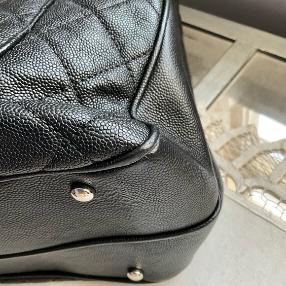 CHANEL 18P Urban Companion Caviar Quilted Shopping Tote - Picture 5 of 10